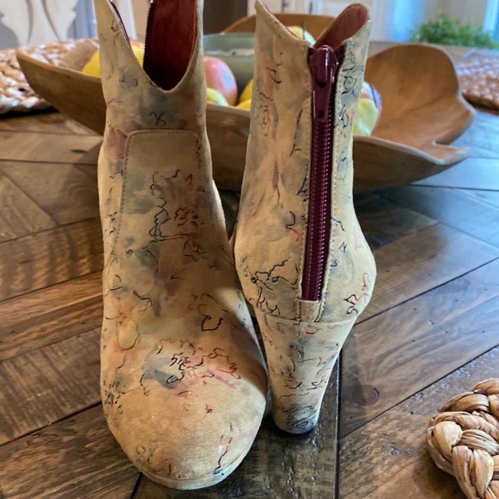Artemis Booties - Picture 7 of 10